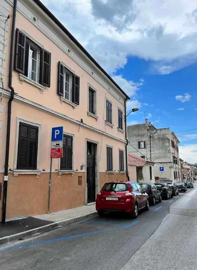 Apartment Center Pula 0*,